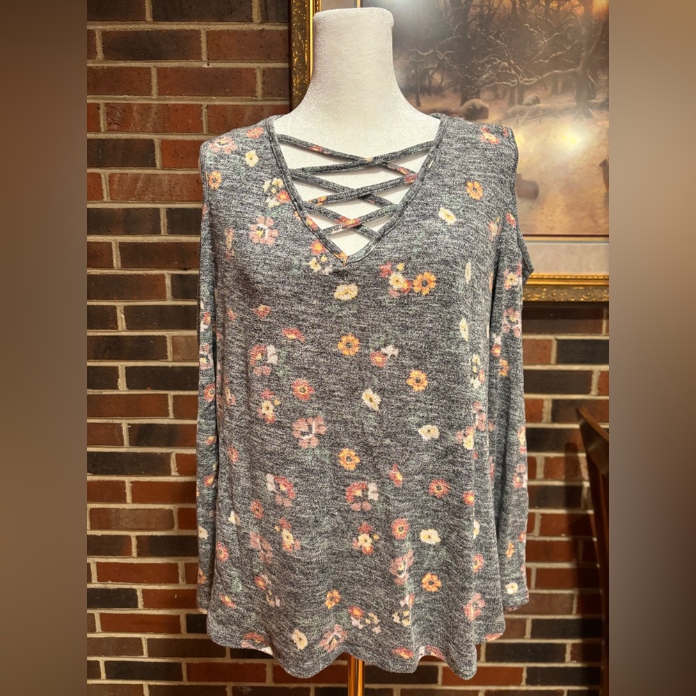 Love Fire Shirt size XL Grey floral V neck cold shoulder long sleeve top.